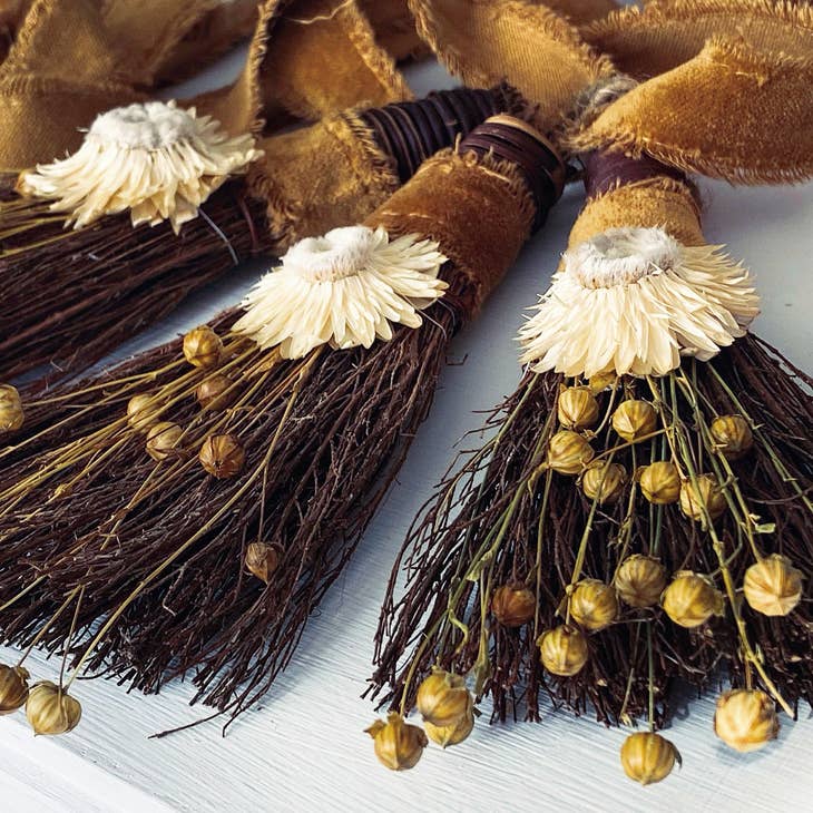 CINNAMON BROOM VINTAGE WHITE STRAWFLOWER - Mystic Tribes